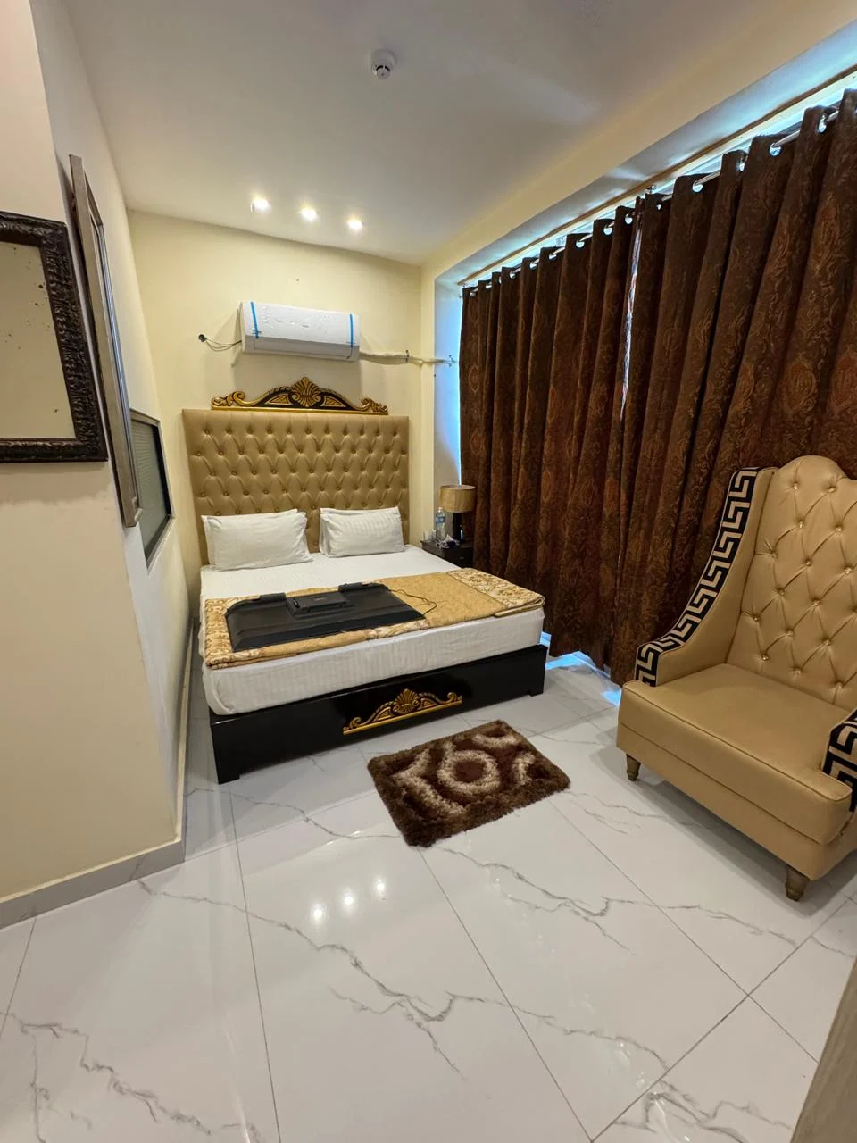 Deluxe room at Luxe Heights Apartments
